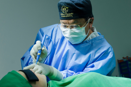 Milton Seigi Hayashi orienta escolhas seguras na cirurgia plástica.