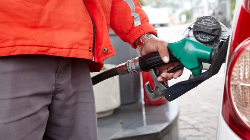 Energia solar transforma CO2 em combustível: a tecnologia que pode revolucionar a gasolina sustentável