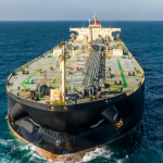 Preço do petróleo dispara com reabertura de Ormuz e pressiona economia global