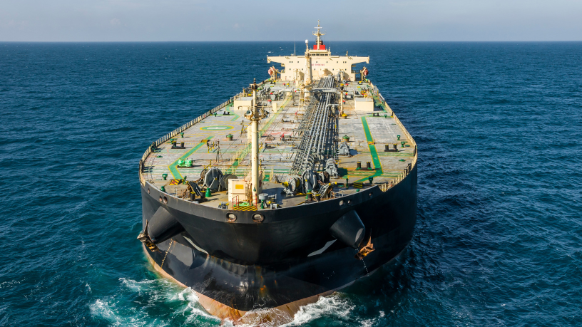 Preço do petróleo dispara com reabertura de Ormuz e pressiona economia global