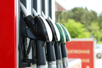 Projeto que criminaliza aumento abusivo de combustível reacende debate sobre preços e regulação no Brasil